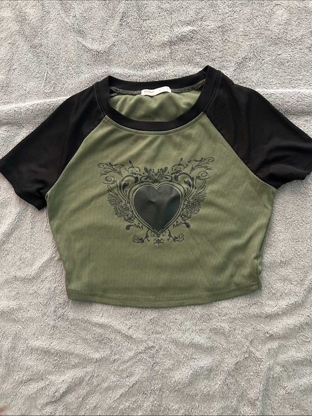 ROMWE Olive Green & Black Raglan Heart Graphic Crop Top